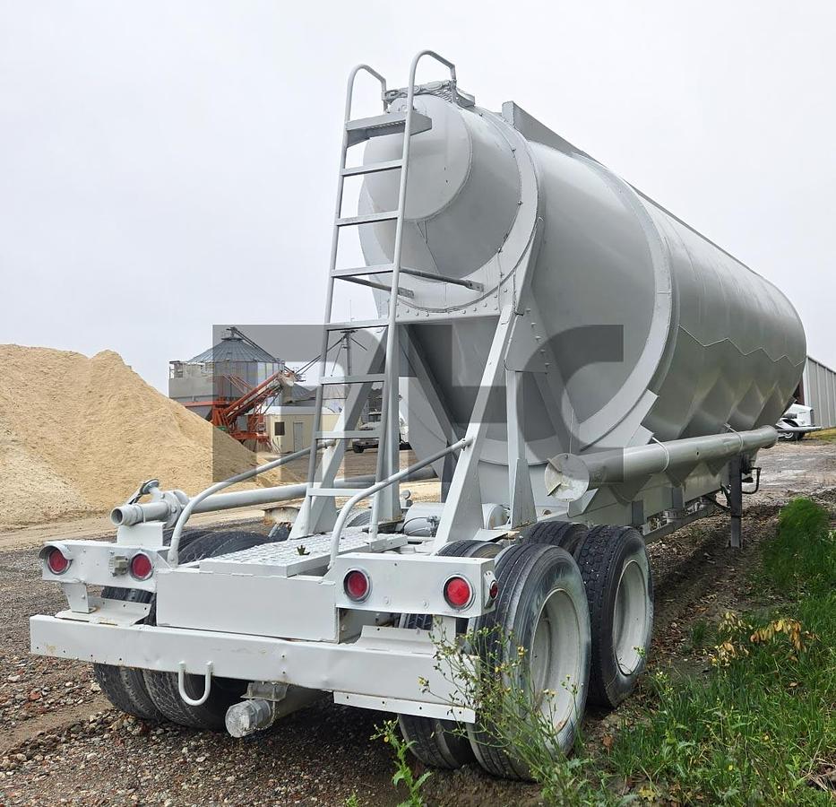 Used Heil Cement Tanker