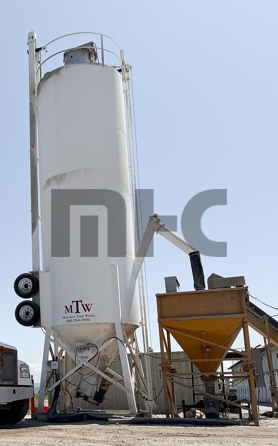 Used 2024 Montana Tank Works 350 Barrel Round Portable Cement Silo