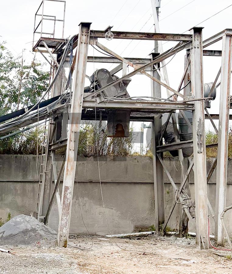 Used Belgrade 700 Bbl Stationary Cement Silo and Cement Batcher