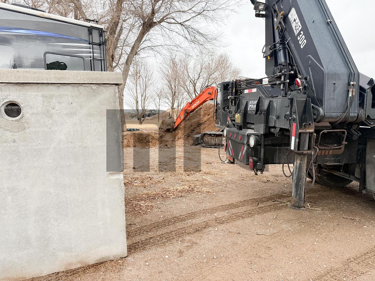 Used 2000 International Truck with HIAB 300-5 Knuckle-Boom Crane