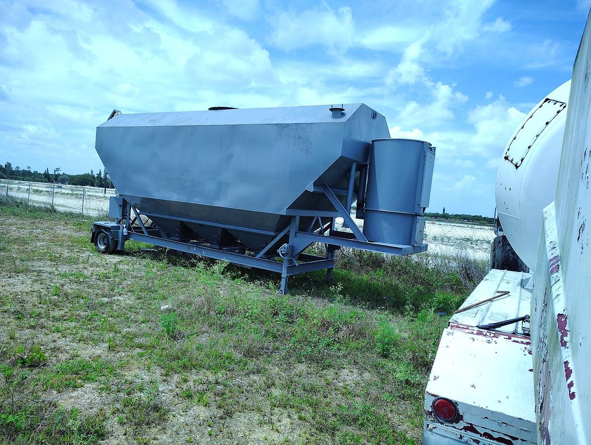 Used 2012 Belgrade LP300 Low Profile Portable Cement Silo