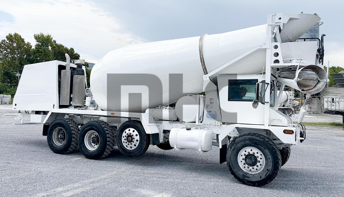 Used 2015 TEREX FDB4000 8X6 Front Discharge Concrete Mixer Truck