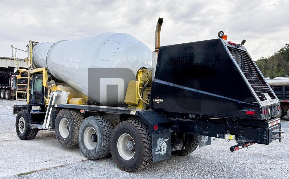 Used 2003 Oshkosh Front Discharge Concrete Mixer Truck