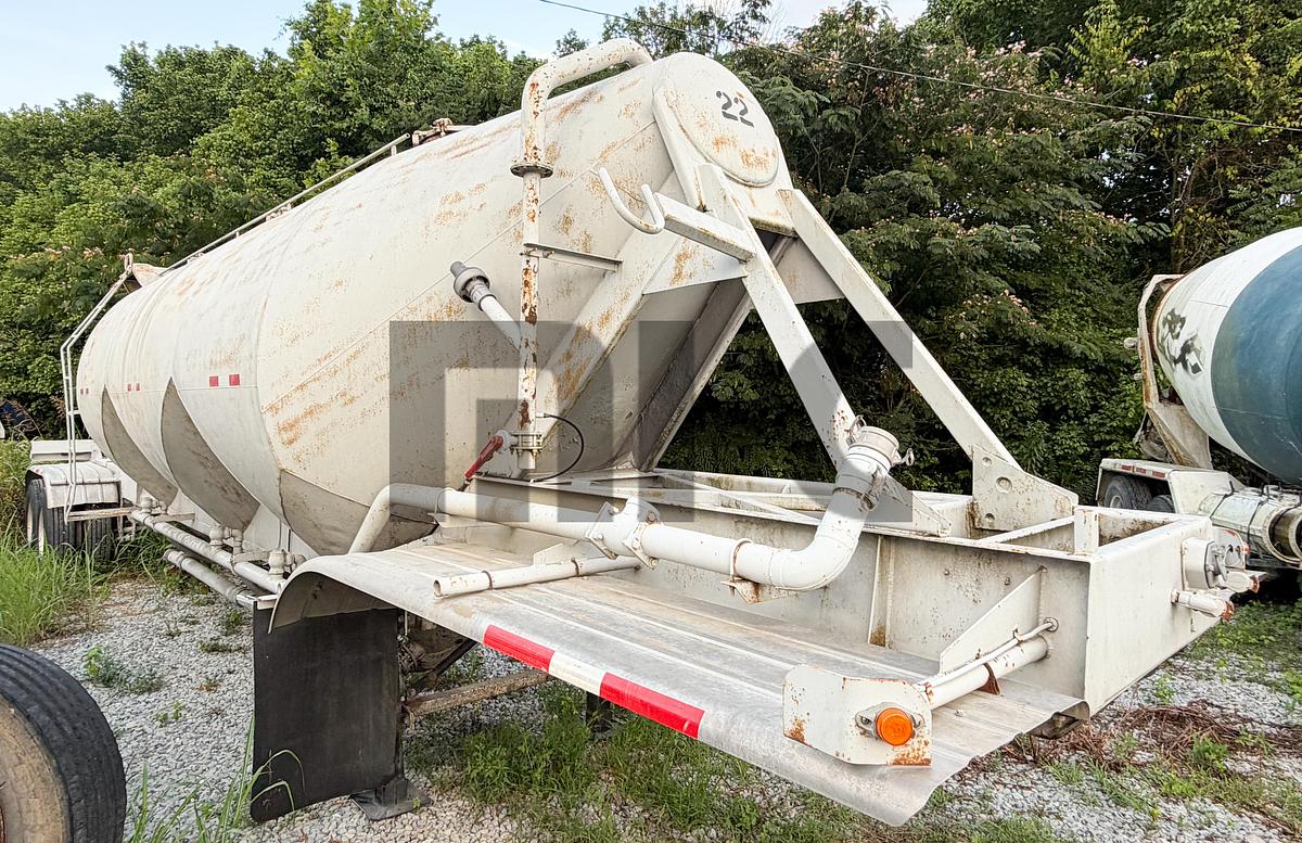 Used 1978 Fruehauf Pneumatic Bulk Cement Tanker Trailer