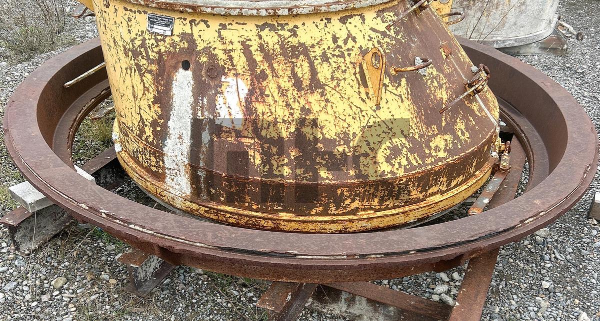 Used Besser-Quinn 72" Precast Concrete Manhole Riser Form