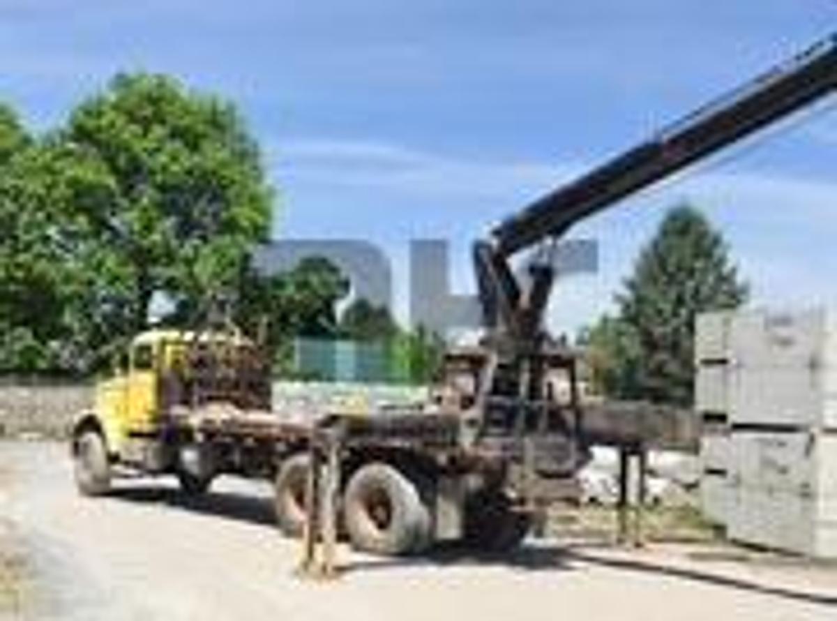 Used 2002 Freightliner Knuckle Boom Crane Truck