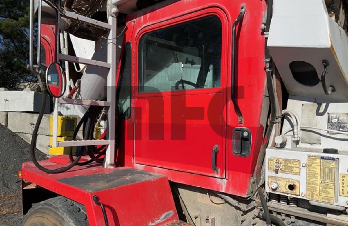 Used 2005 Oshkosh S-2106L Front Discharge Concrete Mixer Truck