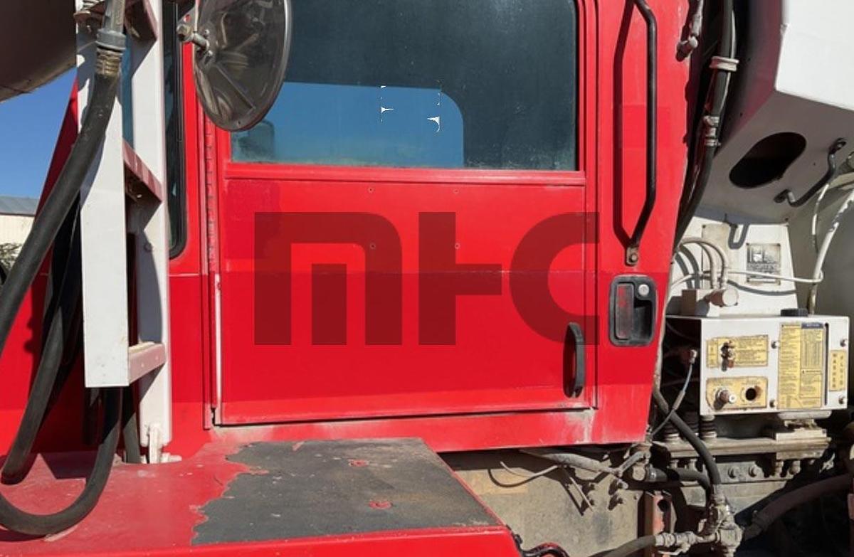 Used 2005 Oshkosh S-2106L Front Discharge Concrete Mixer Truck