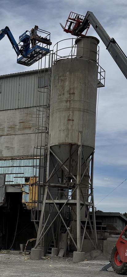Used 45 Ton Cement Silo with Auger and Stand