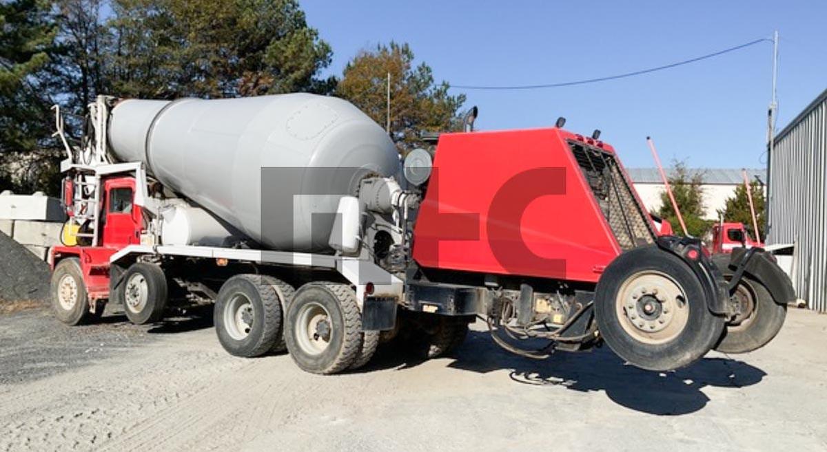 Used 2005 Oshkosh S-2106L Front Discharge Concrete Mixer Truck