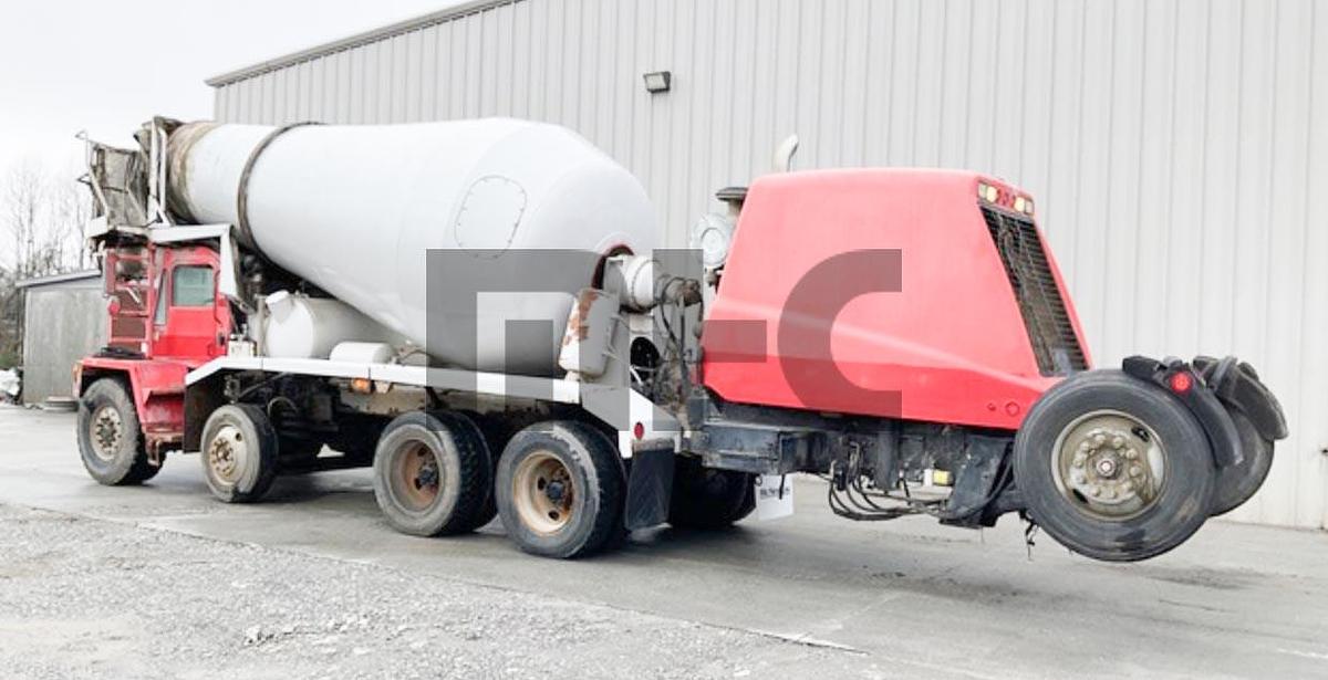 Used 2007 Oshkosh 10X6 Front Discharge Concrete Mixer Truck