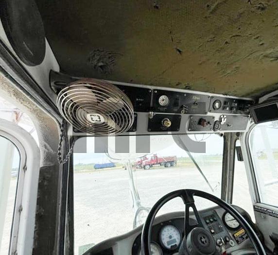 Used 2006 Oshkosh Front Discharge Concrete Mixer Truck