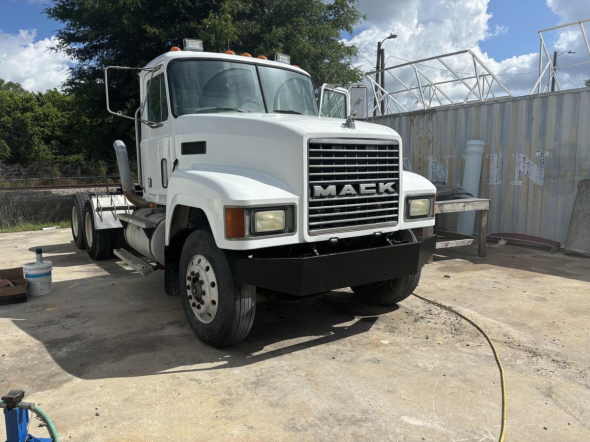 Used 1997 Mack Tractor