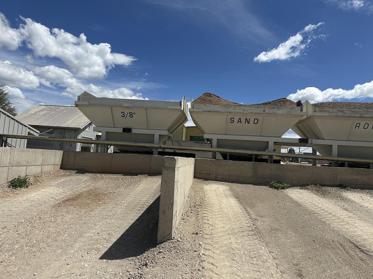 Used 3 Compartment 10 Yard Concrete Batch Plant