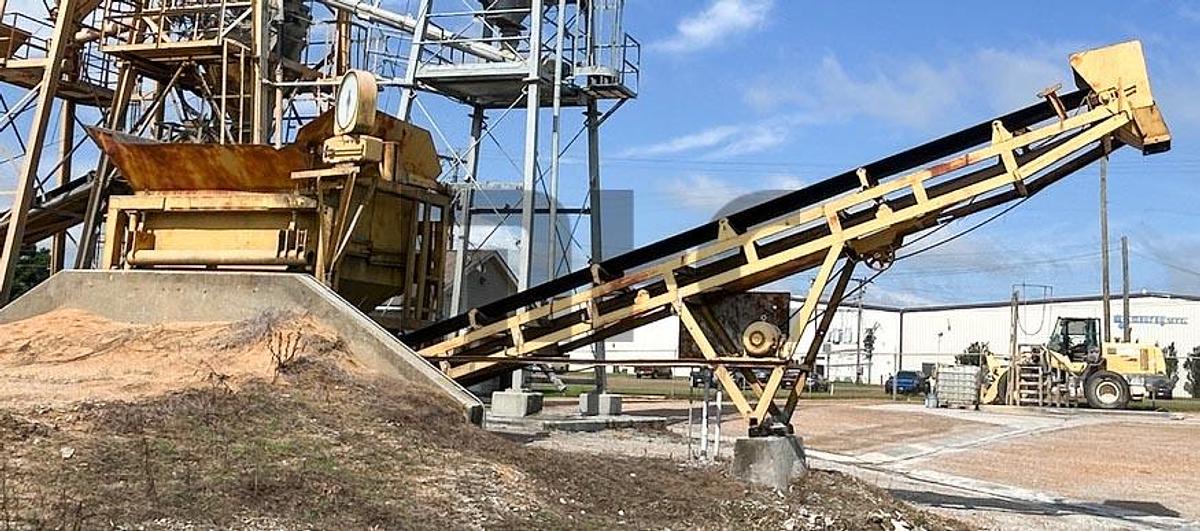 Used Stand Alone Aggregate Batching Hopper and Conveyor