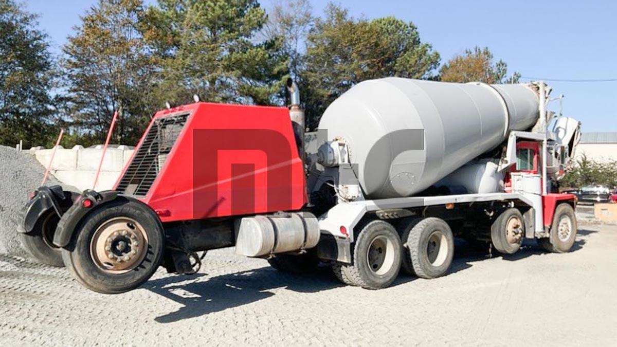 Used 2005 Oshkosh S-2106L Front Discharge Concrete Mixer Truck
