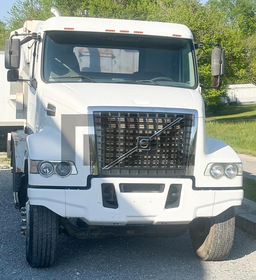 Used 2004 Volvo/ 2003 Cemen Tech MGD10-100 Gunite Volumetric Mixer Truck