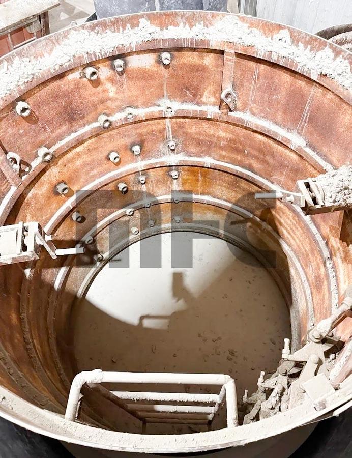 Used 48" x 6' Precast Concrete Manhole Riser Form
