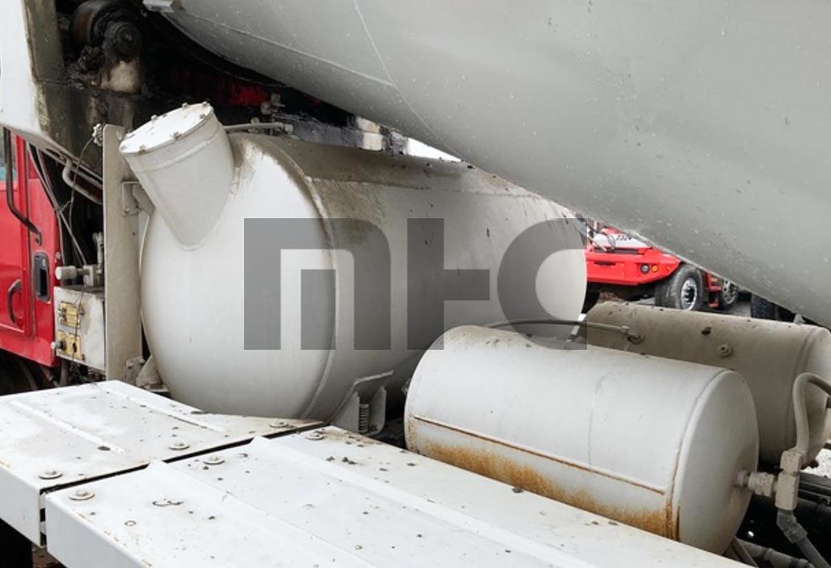 Used 2007 Oshkosh 10X6 Front Discharge Concrete Mixer Truck