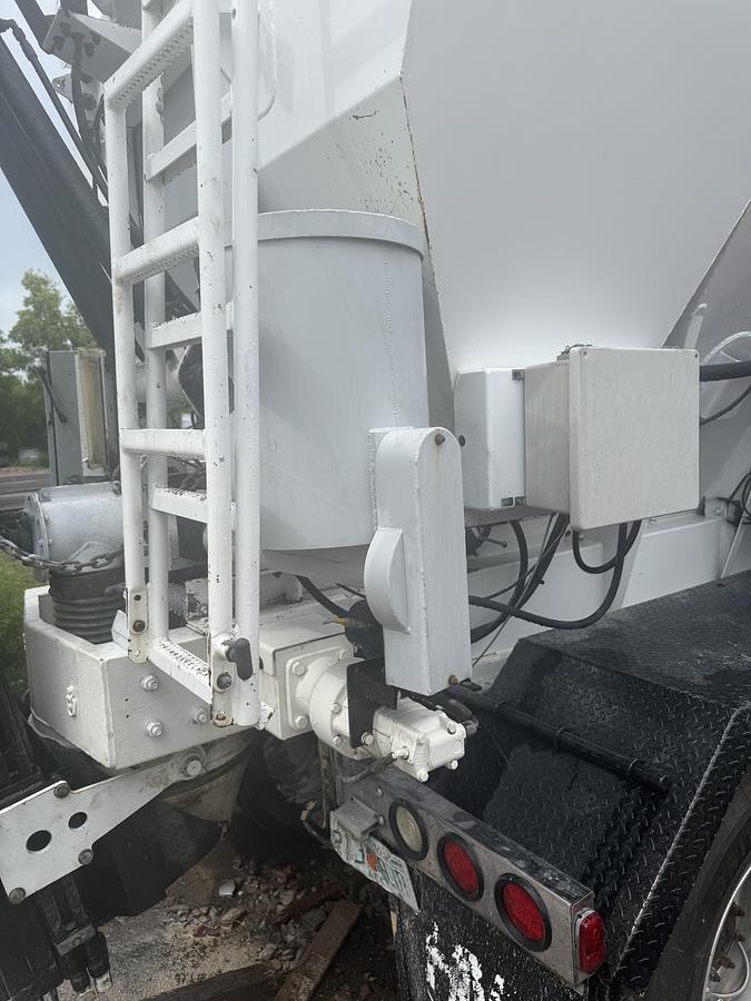 Used 2018 Holcombe 10 Yd Volumetric Mixer Truck
