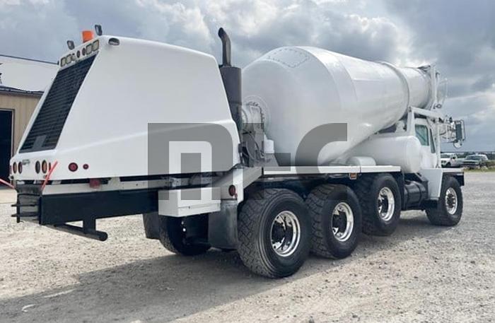 Used 2006 Oshkosh Front Discharge Concrete Mixer Truck