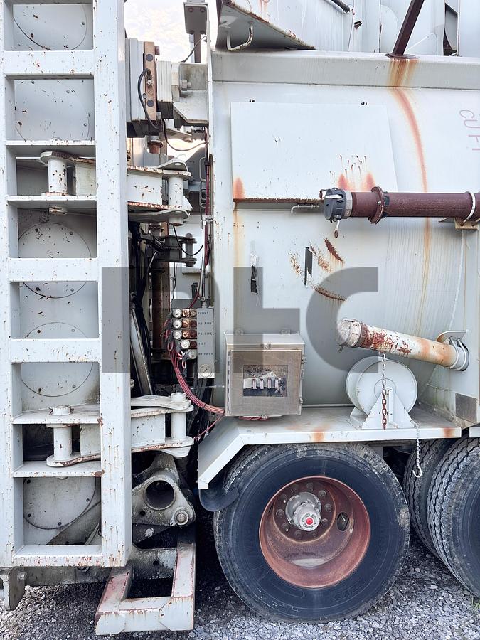 Used 2013 Mertz SandCastle PS-2500 Hydraulic Self Erecting Two Compartment Silo
