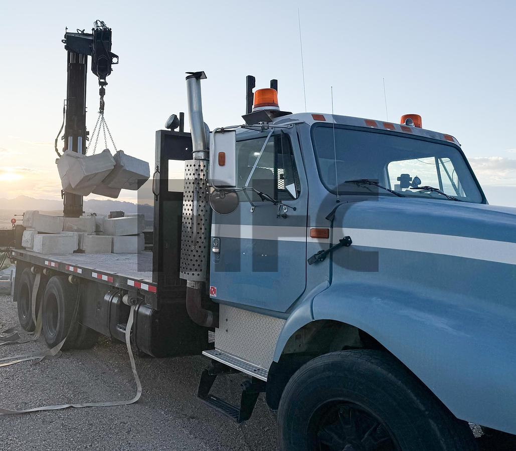 Used 2000 International Truck with HIAB 300-5 Knuckle-Boom Crane
