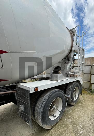 Used 1997 Kenworth T800 Rear Discharge Concrete Mixer Truck