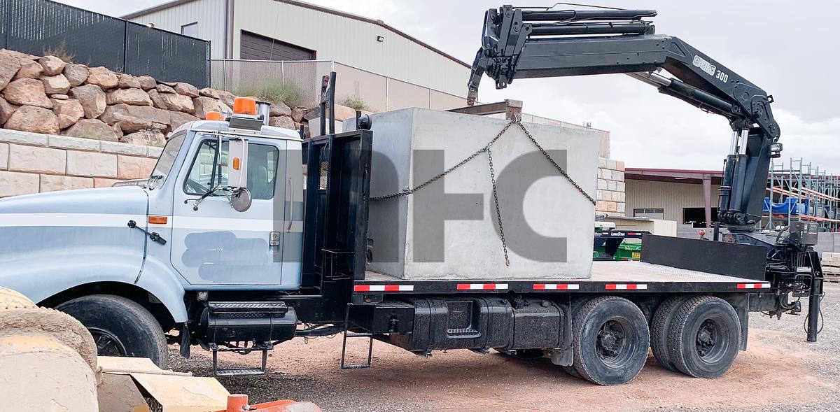 Used 2000 International Truck with HIAB 300-5 Knuckle-Boom Crane