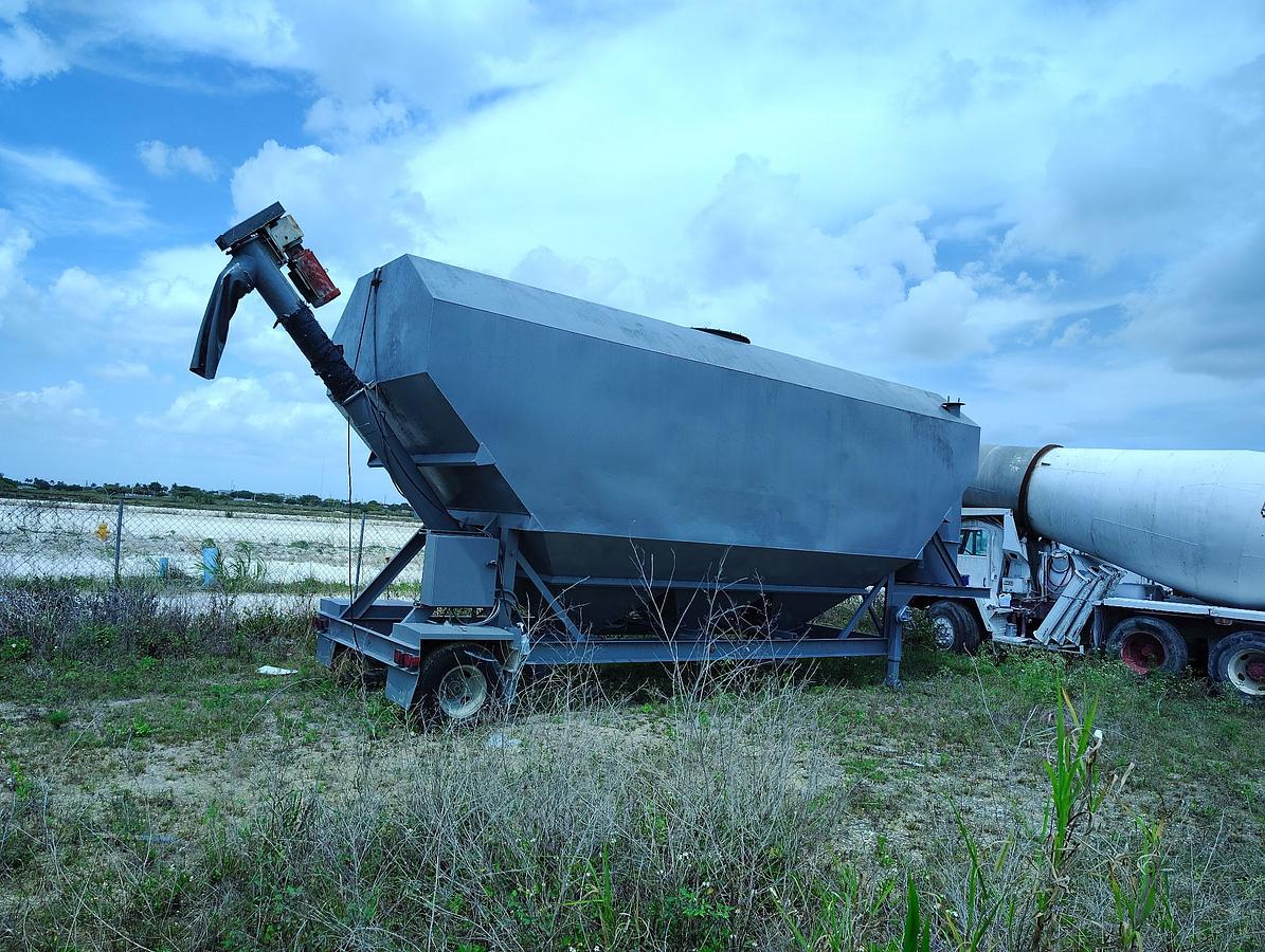 Used 2012 Belgrade LP300 Low Profile Portable Cement Silo