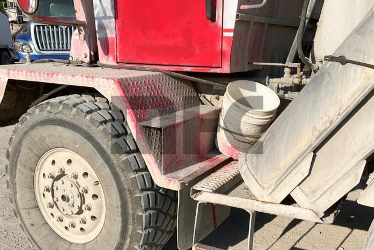 Used 2006 TEREX 12X6 Front Discharge Concrete Mixer Truck
