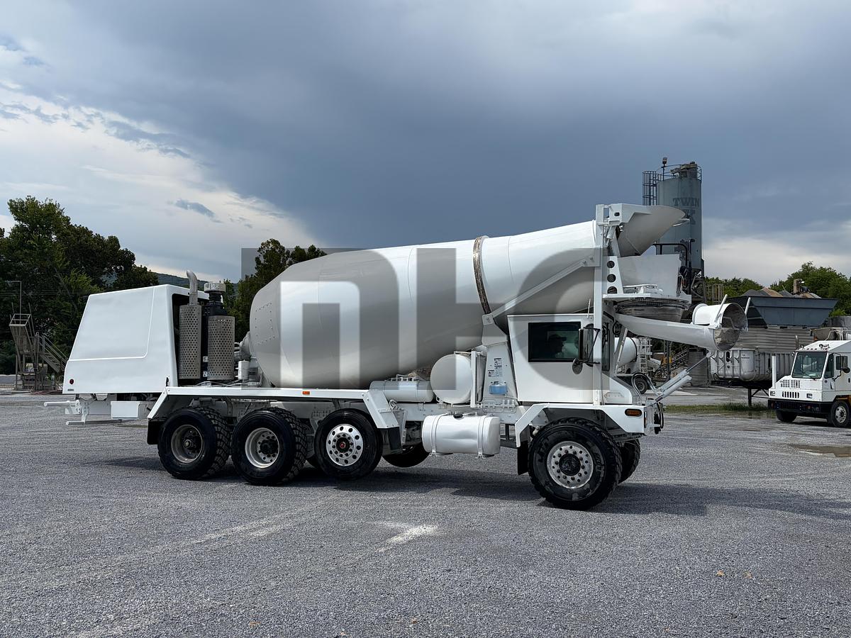 Used 2015 TEREX FDB4000 8X6 Front Discharge Concrete Mixer Truck