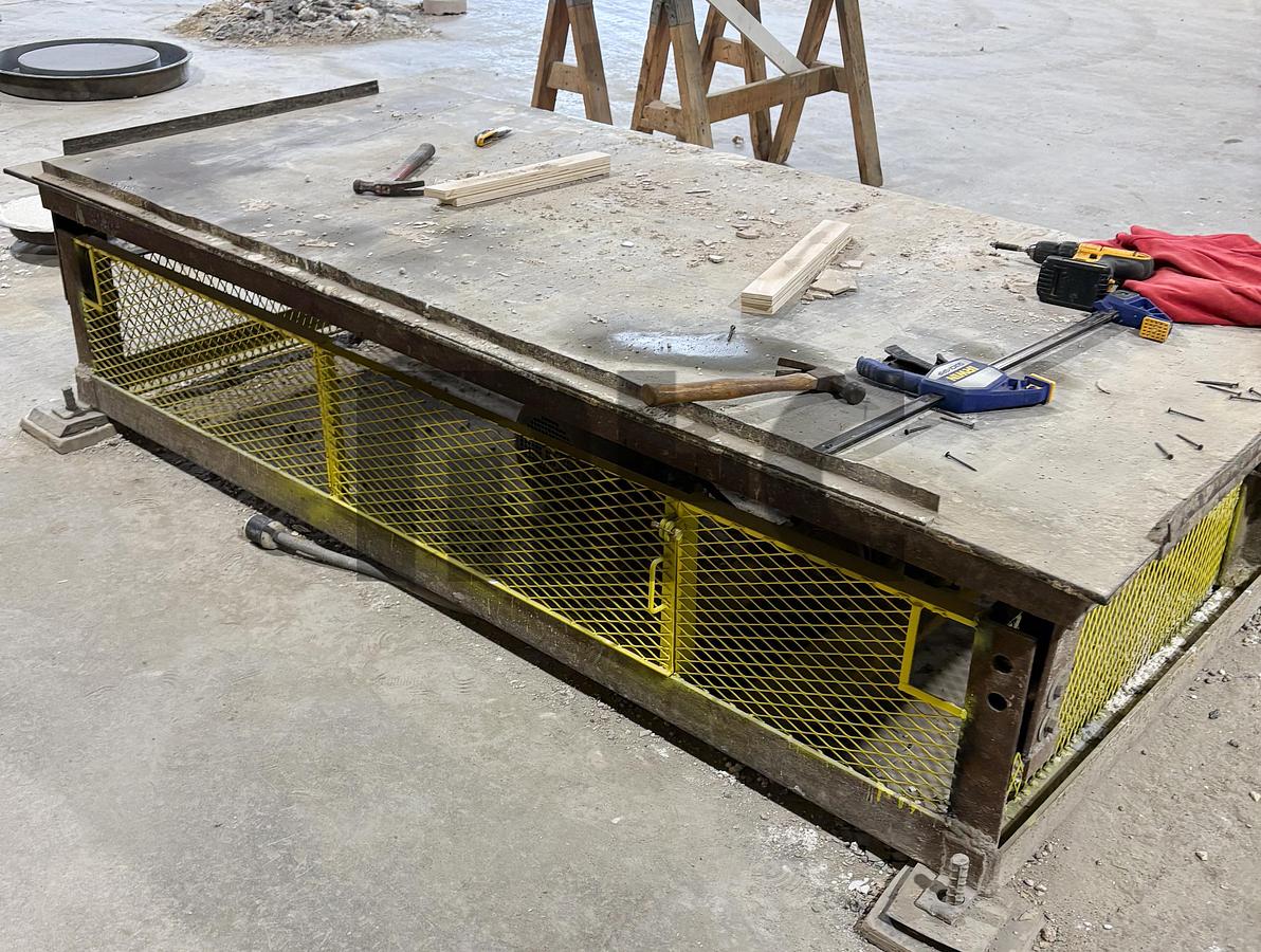 Used Precast Concrete Vibratory Table