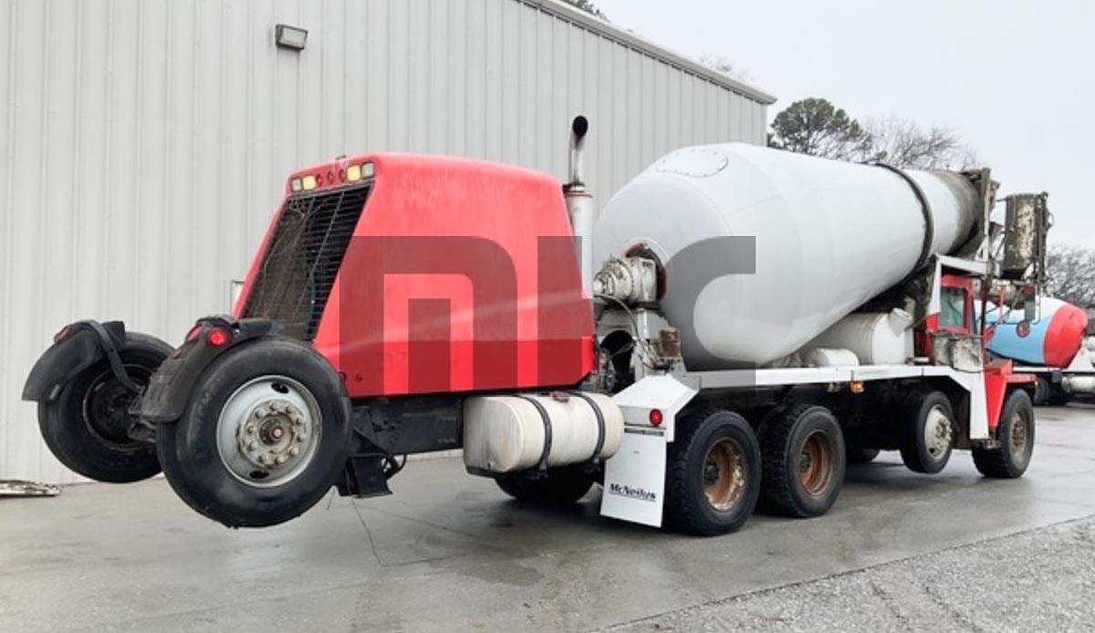 Used 2007 Oshkosh 10X6 Front Discharge Concrete Mixer Truck