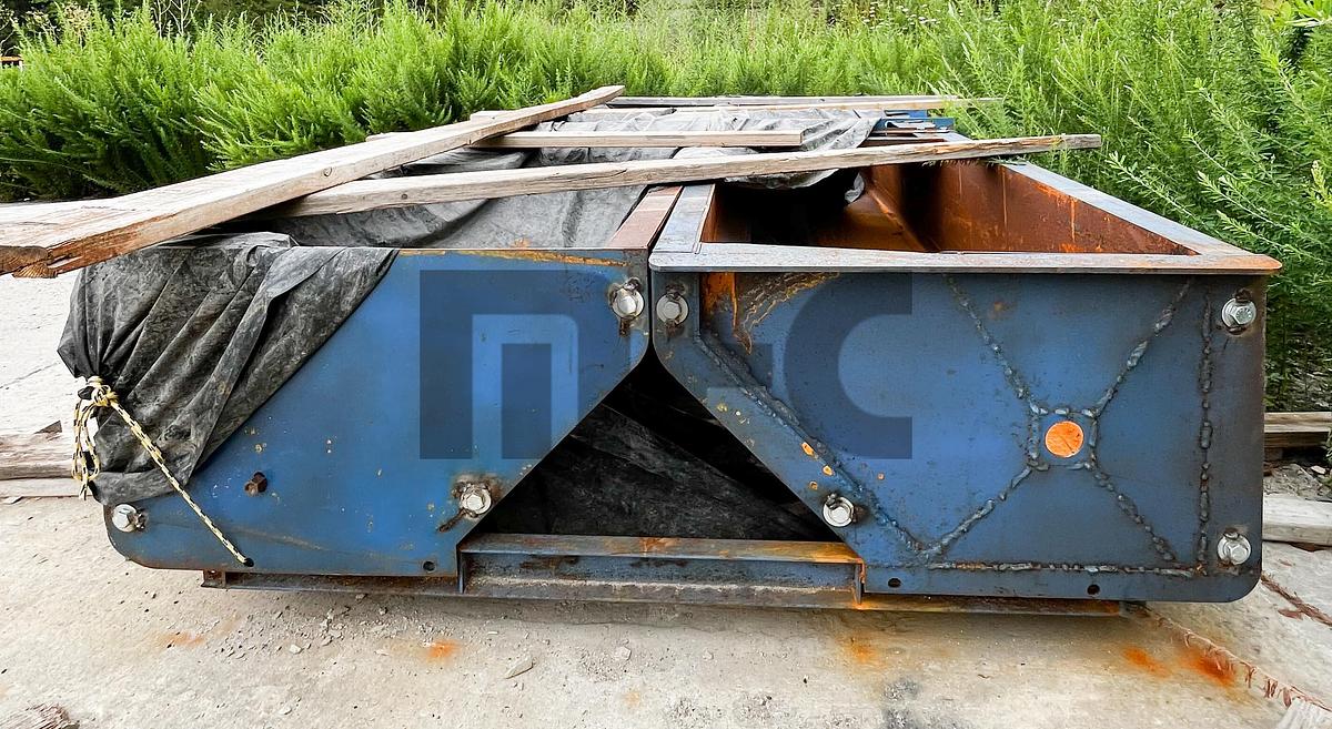 Used Precast Concrete Low Profile Barrier Dual Cavity Forms (FDOT)