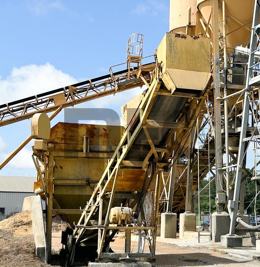 Used Stand Alone Aggregate Batching Hopper and Conveyor