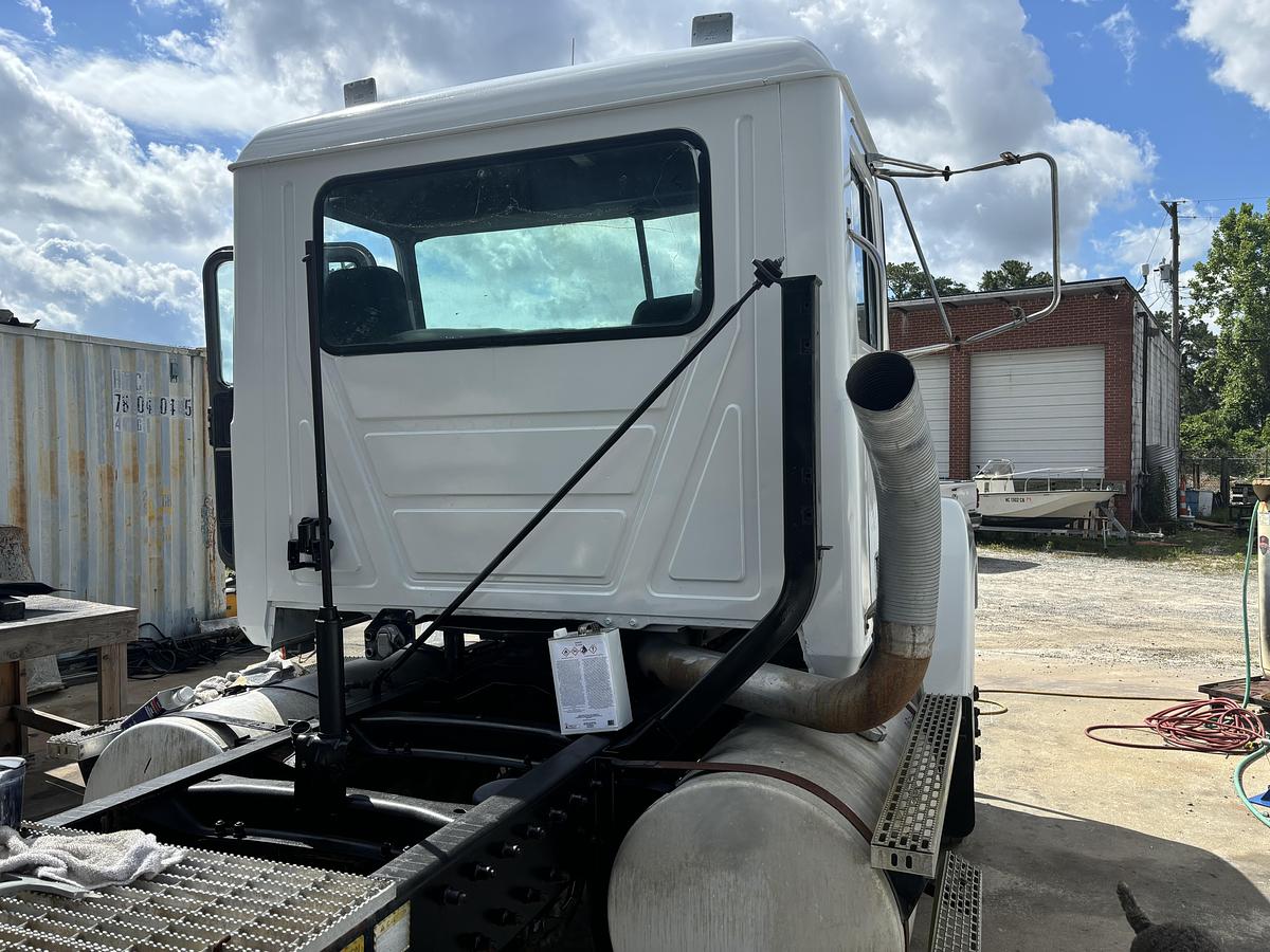 Used 1997 Mack Tractor