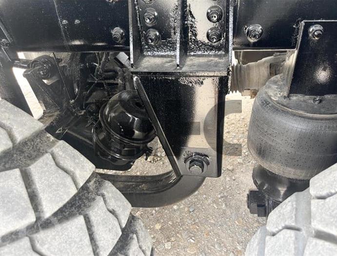 Used 2006 Oshkosh Front Discharge Concrete Mixer Truck