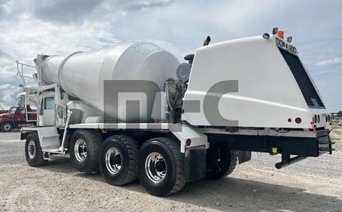 Used 2006 Oshkosh Front Discharge Concrete Mixer Truck