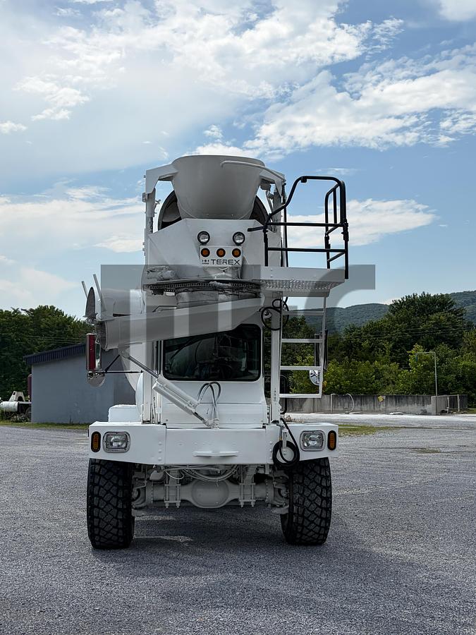 Used 2015 TEREX FDB4000 8X6 Front Discharge Concrete Mixer Truck