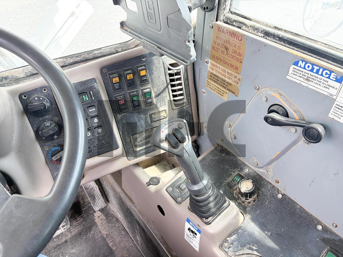 Used 2015 TEREX FDB4000 8X6 Front Discharge Concrete Mixer Truck
