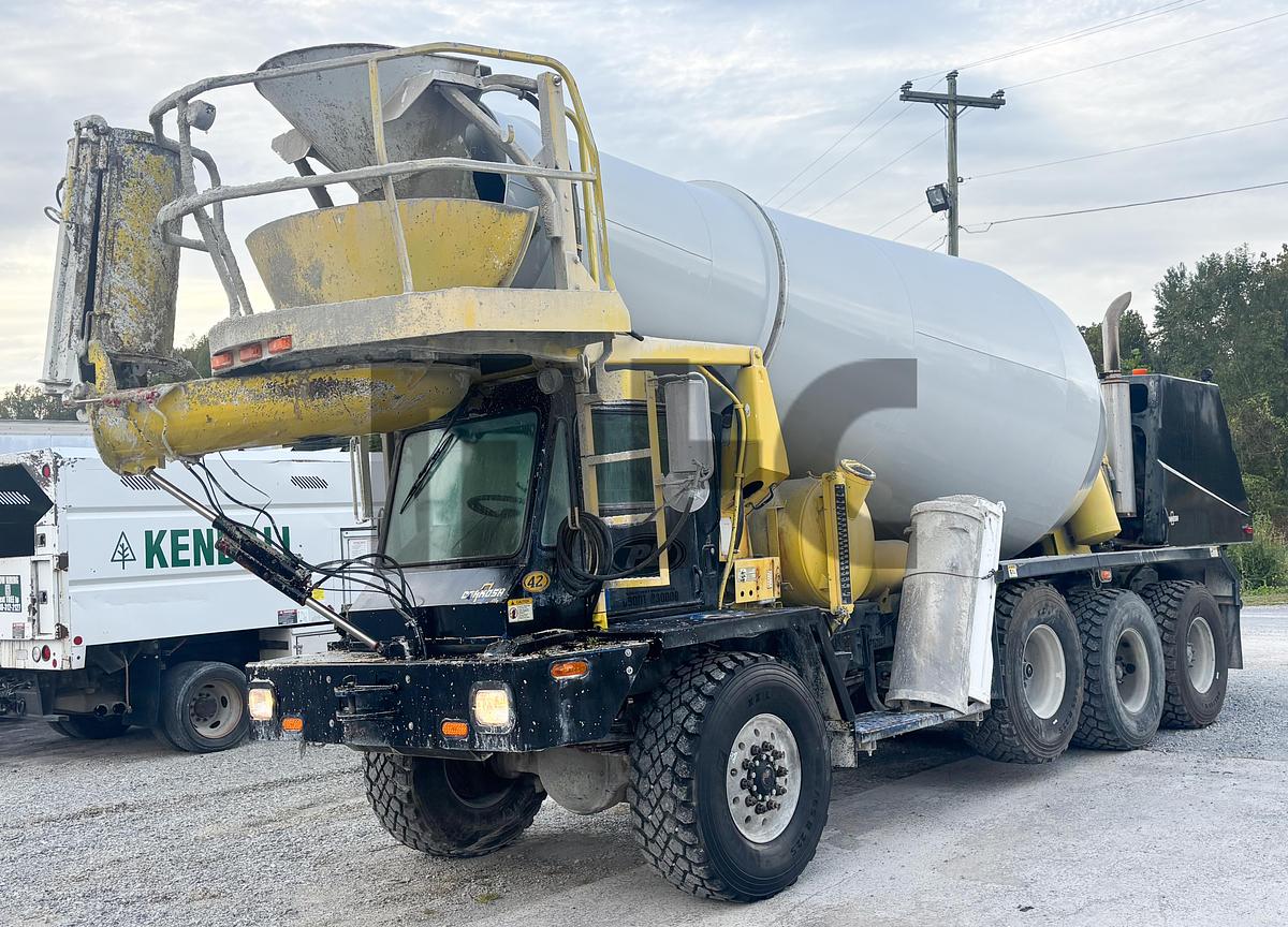 Used 2003 Oshkosh Front Discharge Concrete Mixer Truck