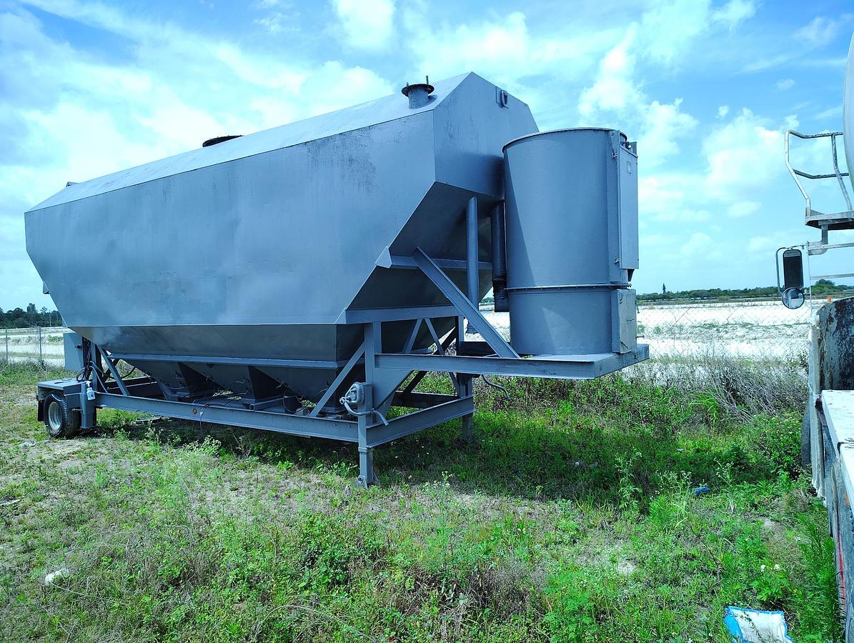 Used 2012 Belgrade LP300 Low Profile Portable Cement Silo