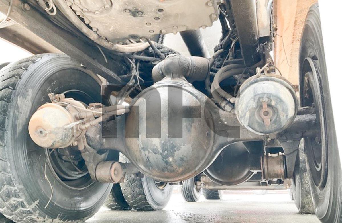 Used 2007 Oshkosh 10X6 Front Discharge Concrete Mixer Truck