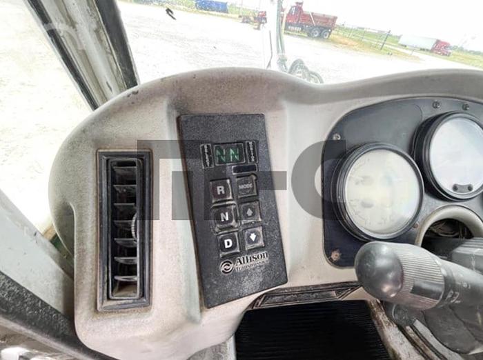 Used 2006 Oshkosh Front Discharge Concrete Mixer Truck