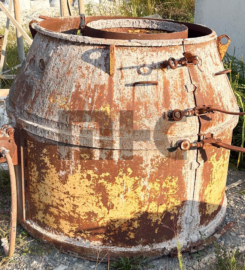 Used Besser-Quinn 48" Precast Concrete Concentric Manhole Cone Form