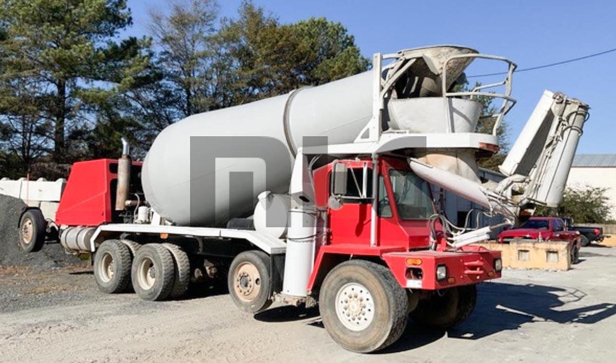 Used 2005 Oshkosh S-2106L Front Discharge Concrete Mixer Truck