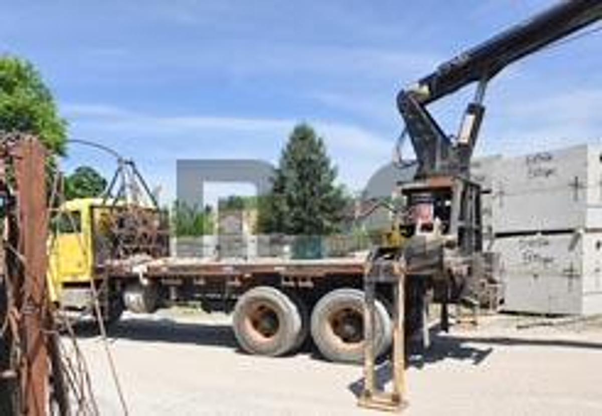 Used 2002 Freightliner Knuckle Boom Crane Truck