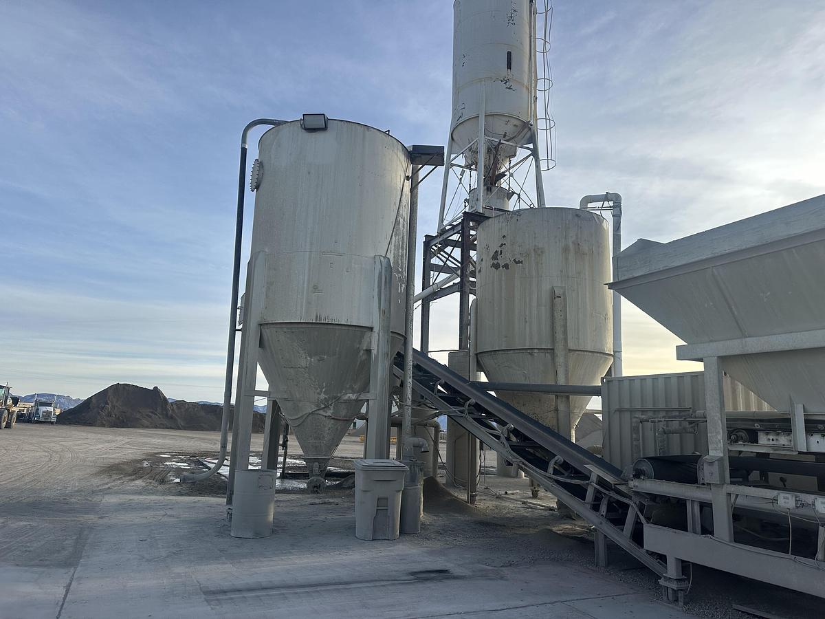 Used 3 Compartment 10 Yard Concrete Batch Plant