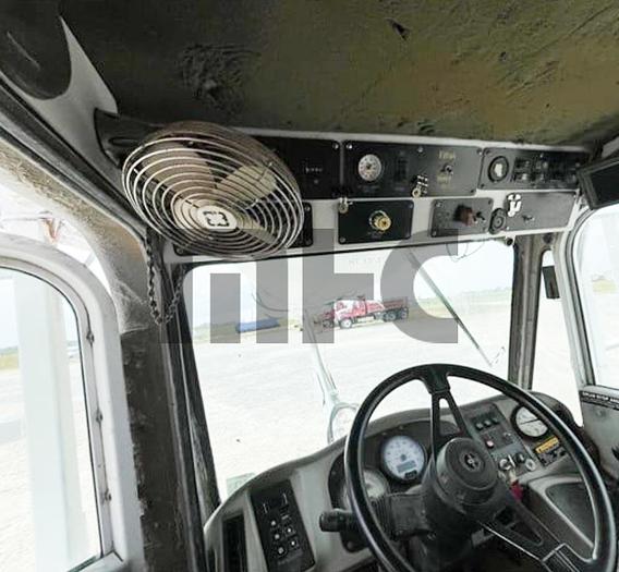 Used 2006 Oshkosh Front Discharge Concrete Mixer Truck